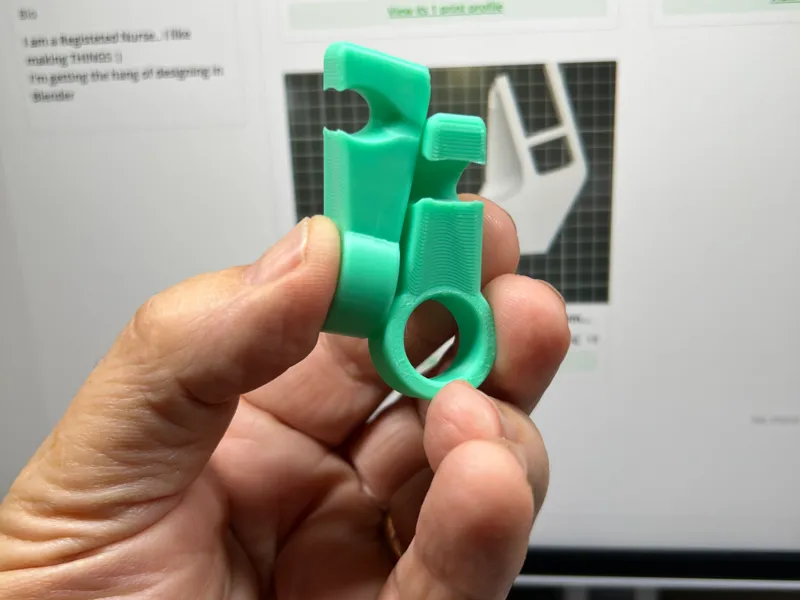 Headrest toy or shopping bag hanger ver1.0
