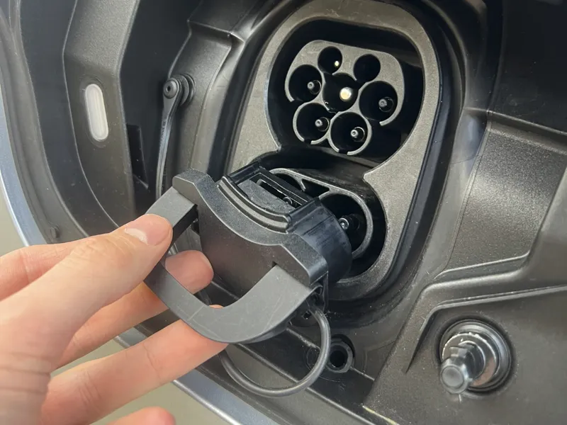 Pin für Abdeckkappe Ladesteckdose DC-Port CCS2 VW
