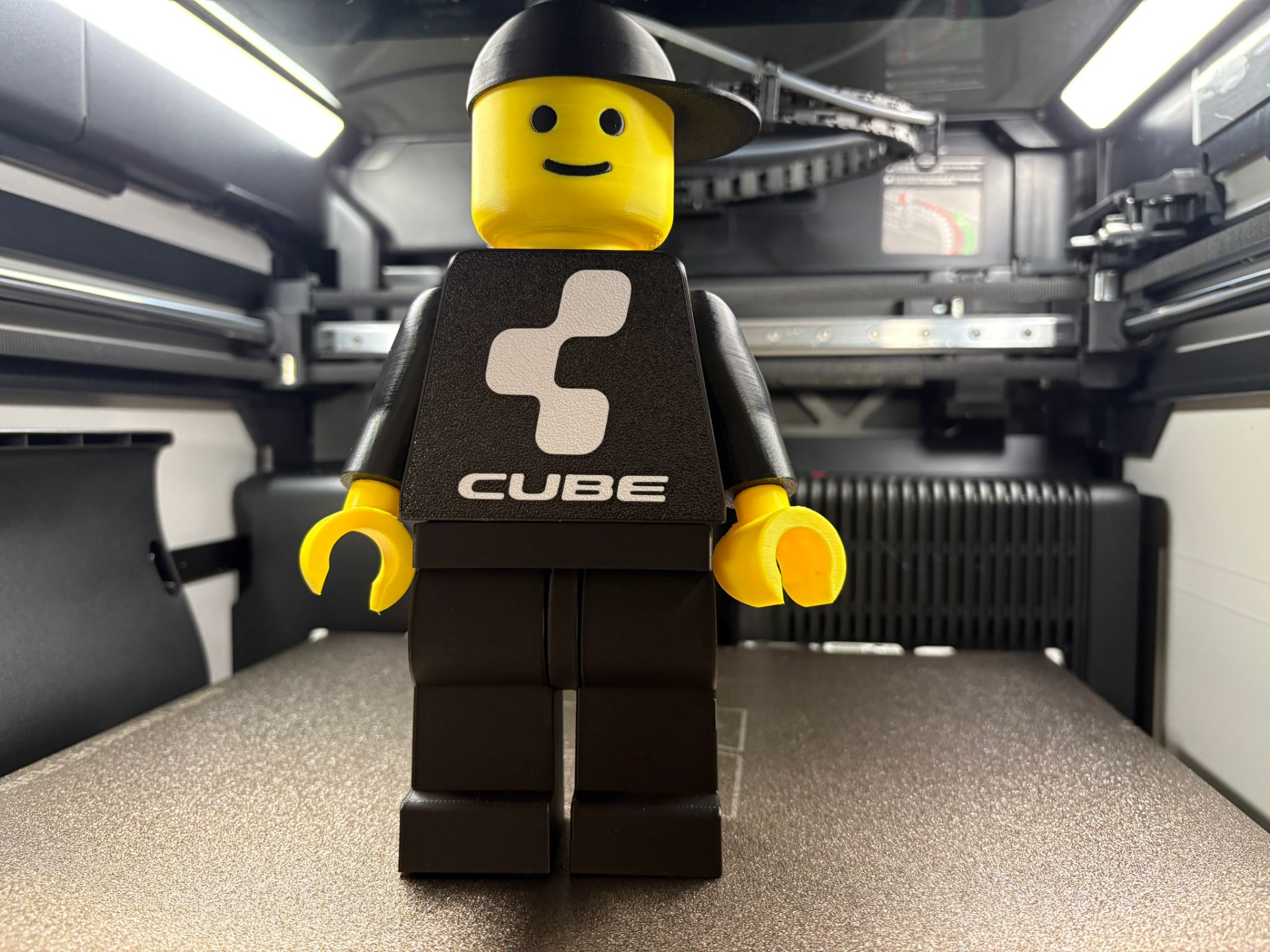 Brickman Cube 20cm Figur 500%
