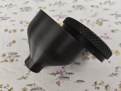 Funnel with lid