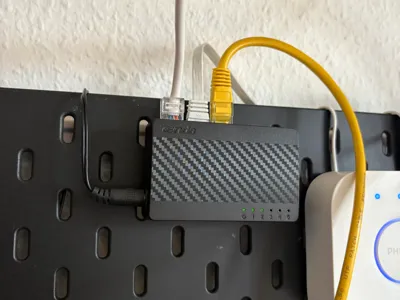 Tenda 5-Port Switch SKADIS Adapter