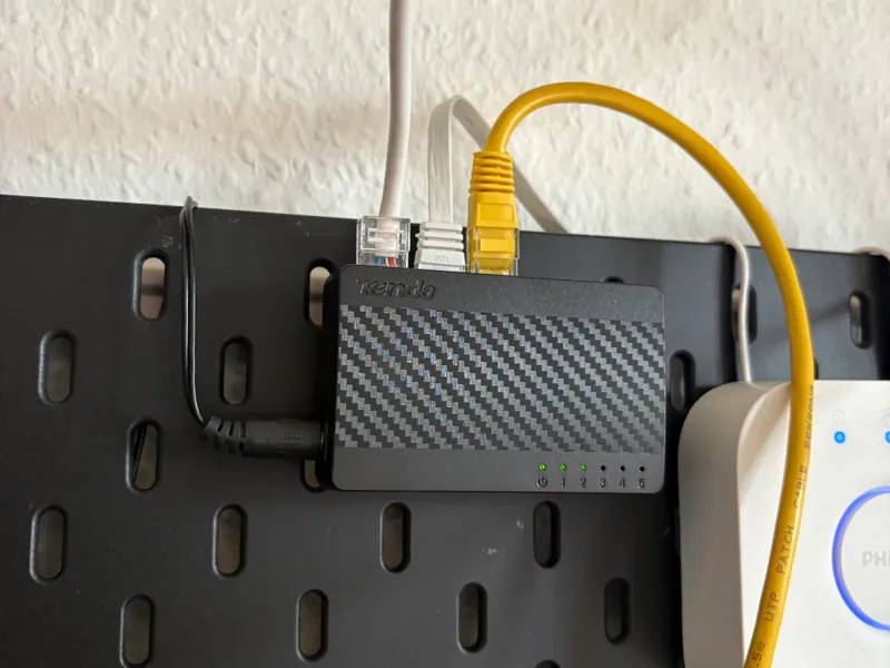 Tenda 5-Port Switch SKADIS Adapter