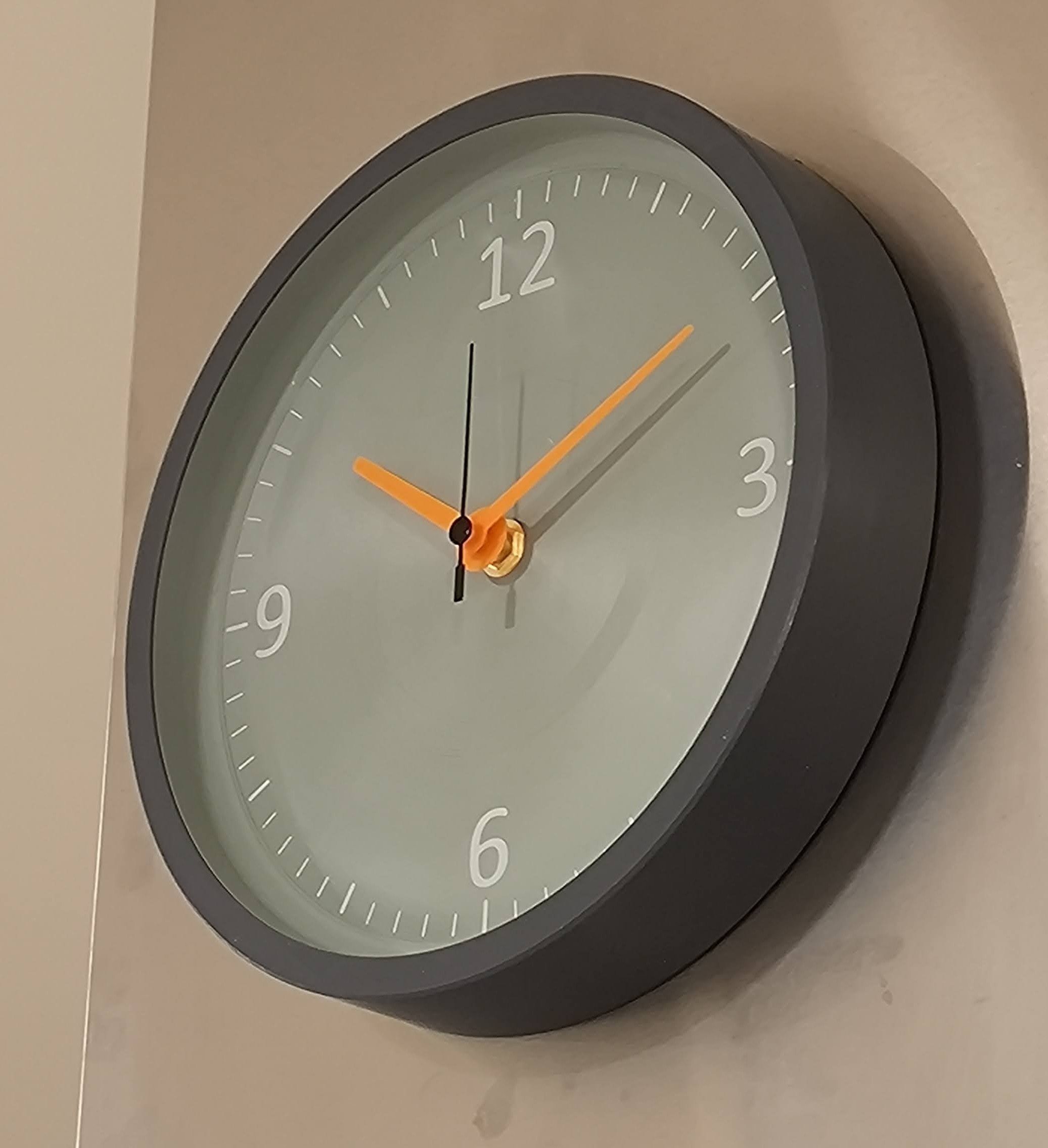 Miniatura 2 do modelo 3D Simple Modern Wall Clock