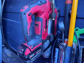 Milwaukee M18 Grease gun mount