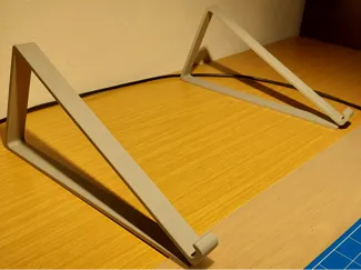 Einfacher Laptopständer für flache Laptops - V1