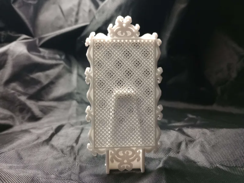 Magic Mirror Optical Illusion- Moiré Pattern 