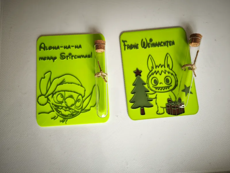 Weihnachtskarte mit Reagenzglas–Stitch& Alien