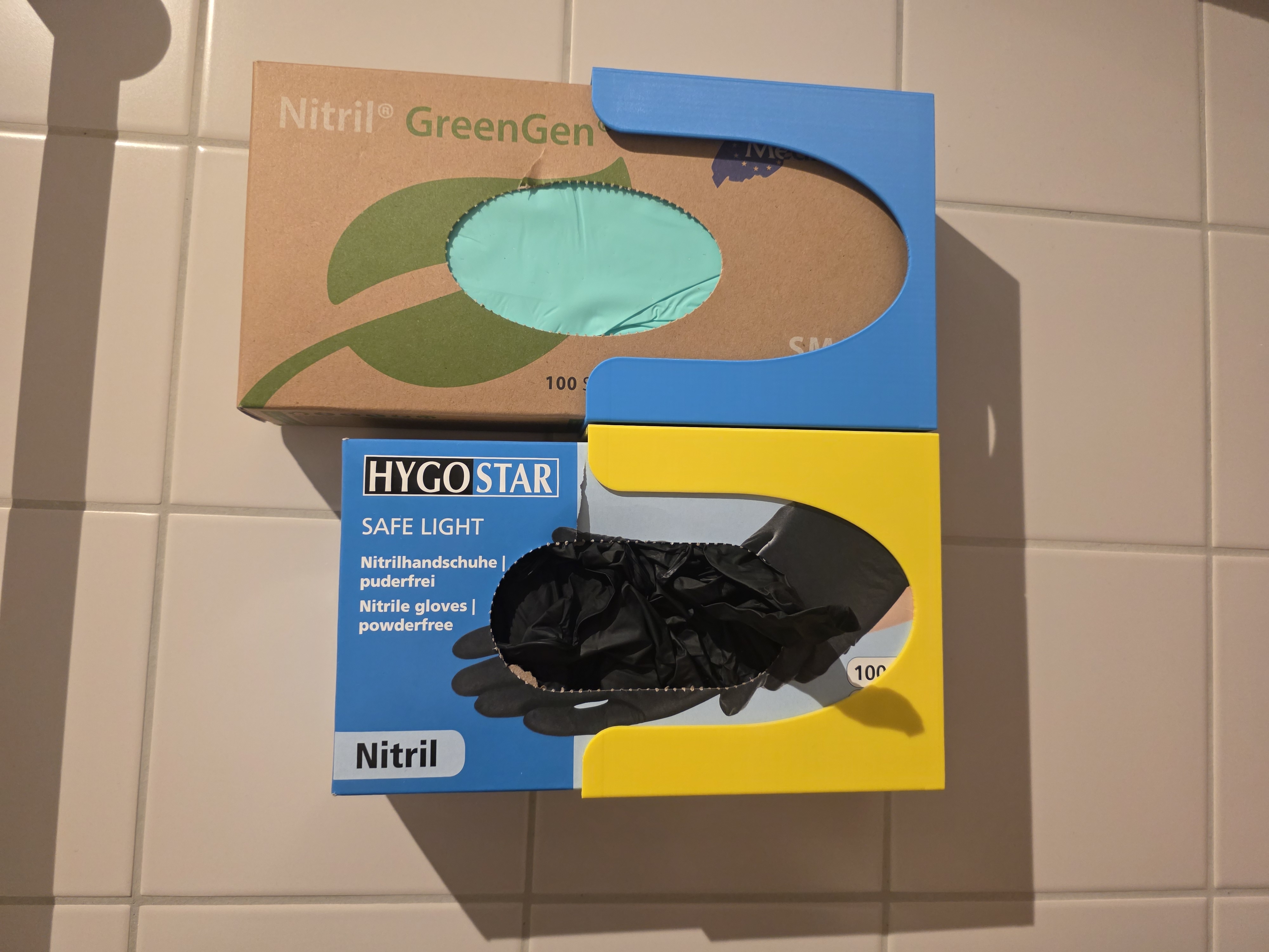 Miniatura 2 do modelo 3D Simple Glove Box Holder