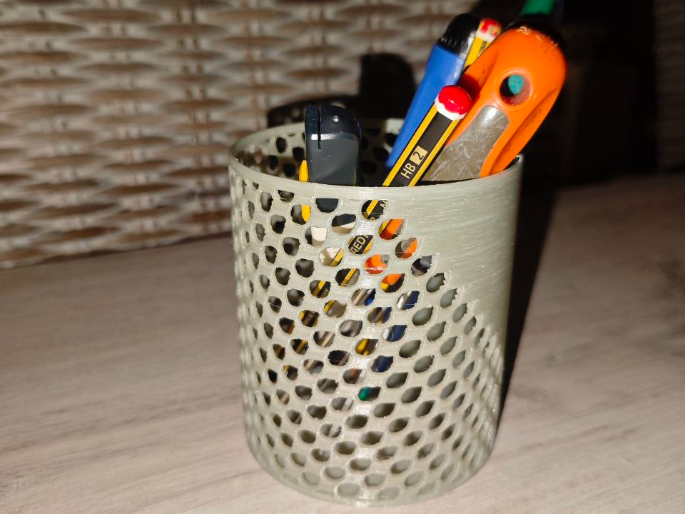 Pencil holder drop design