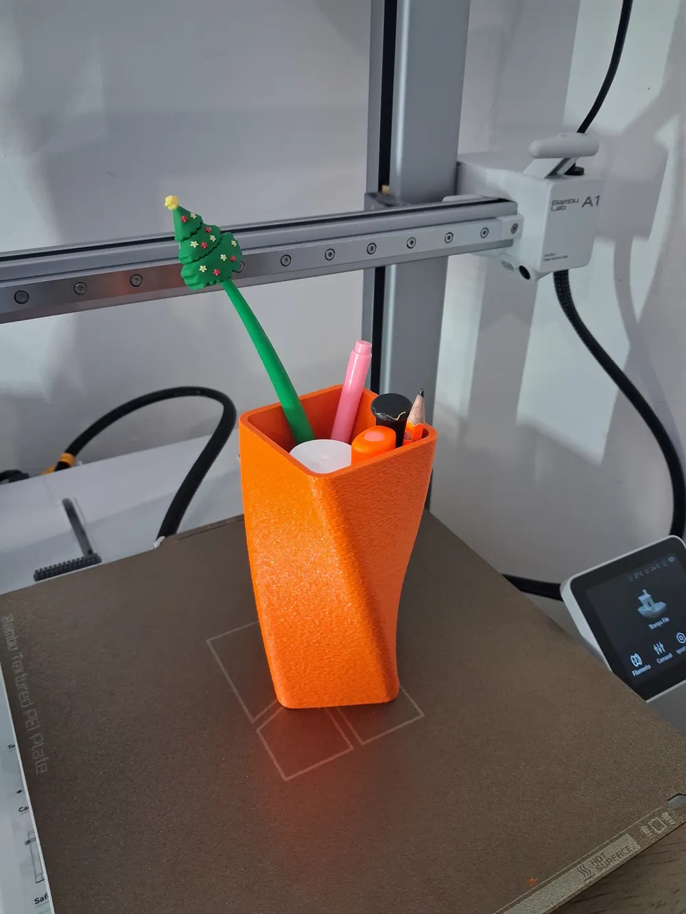 Pen holder - Free 3D Print Model - MakerWorld