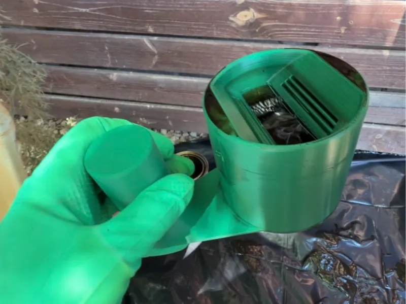 Perfect Stain Cup. For painting and staining