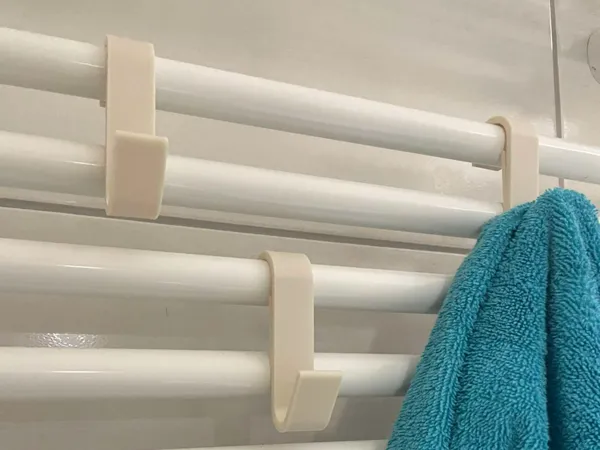 Porte-serviettes à ressort pour radiateur