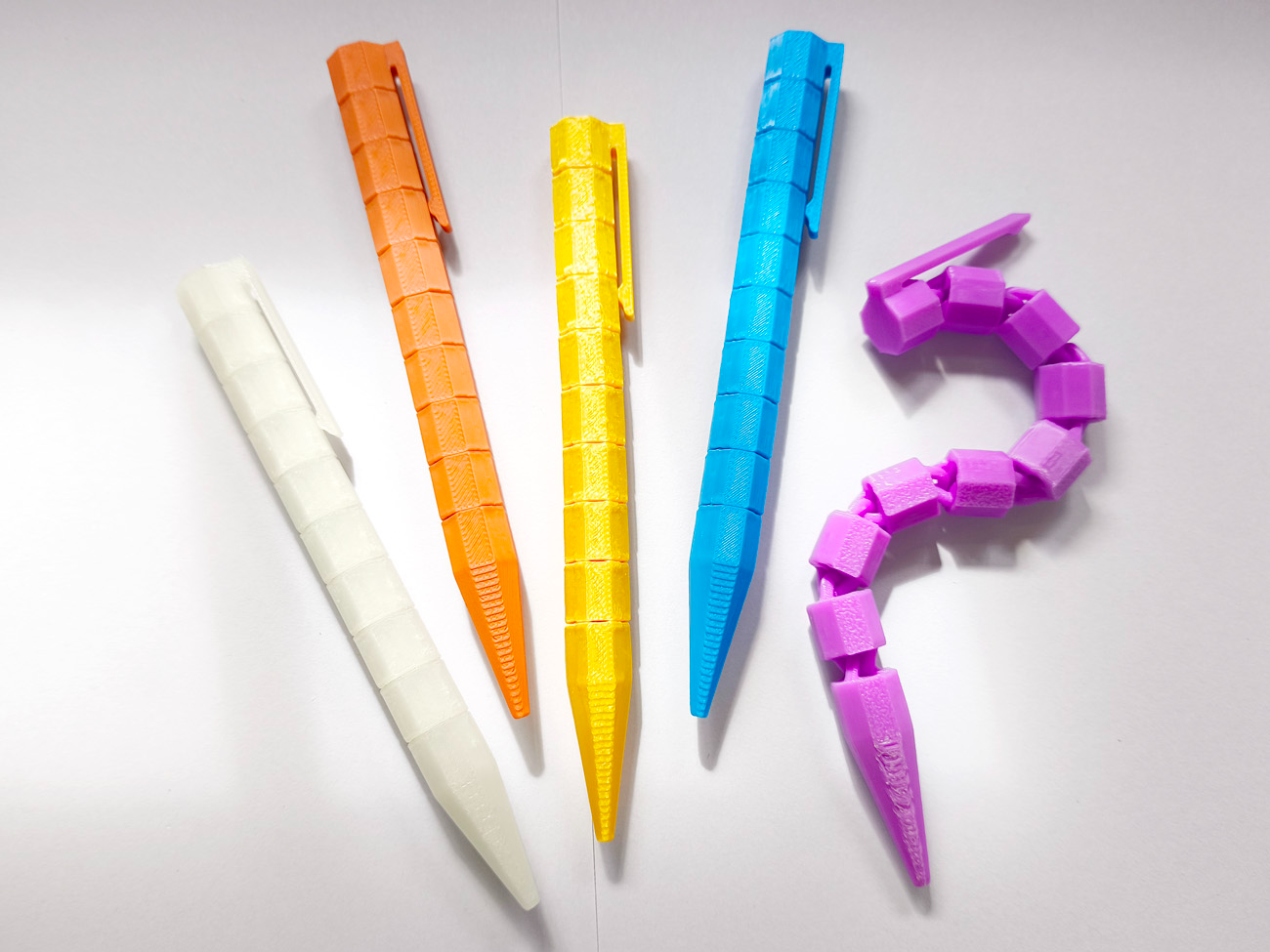 Miniatura 1 do modelo 3D 笔鞭（一拉一扯，瞬间变身灵活的笔链）