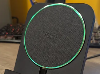Wireless charging phone holder for Pixel 6