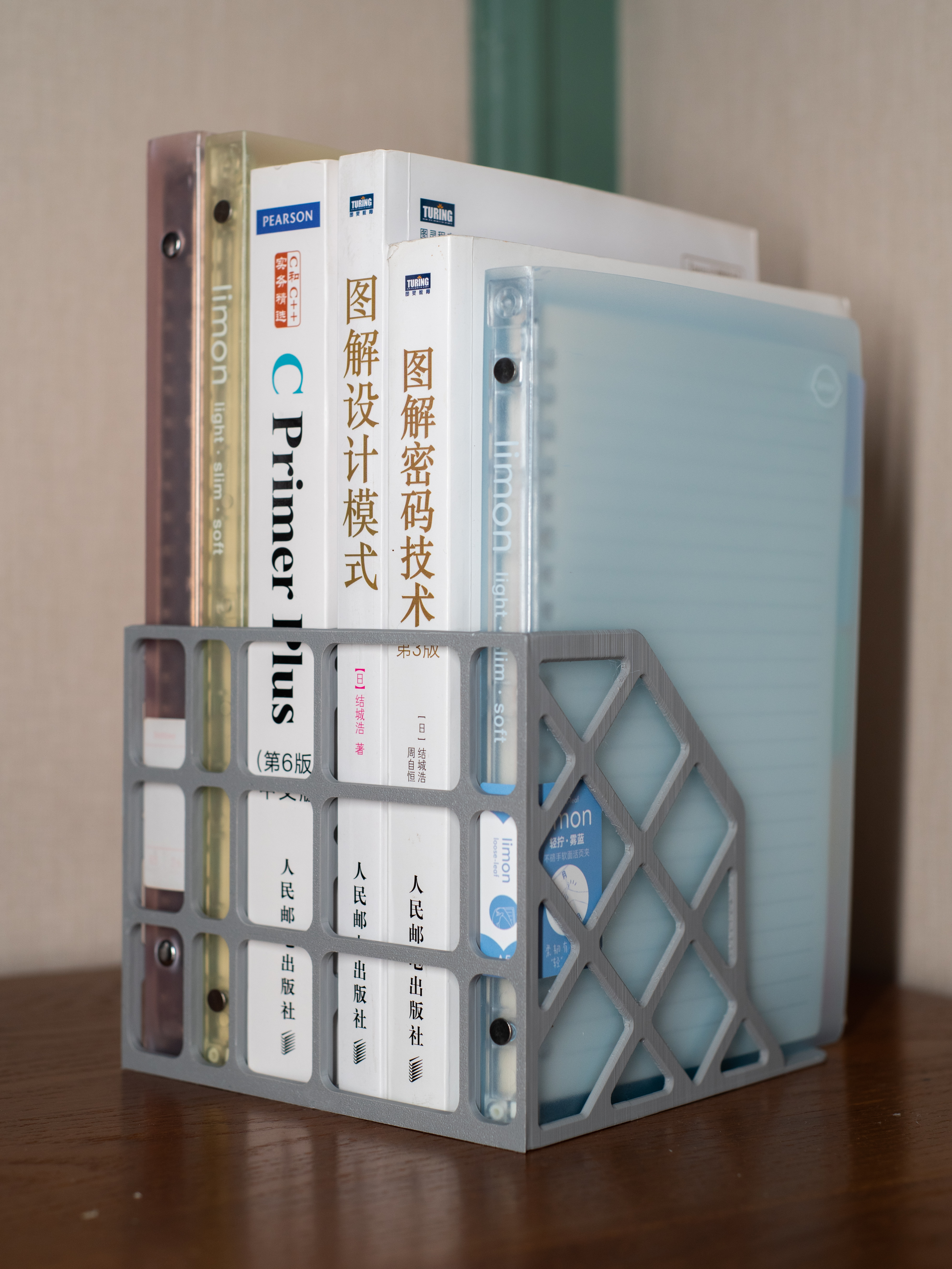 Miniatura 2 do modelo 3D 简单省料的书立