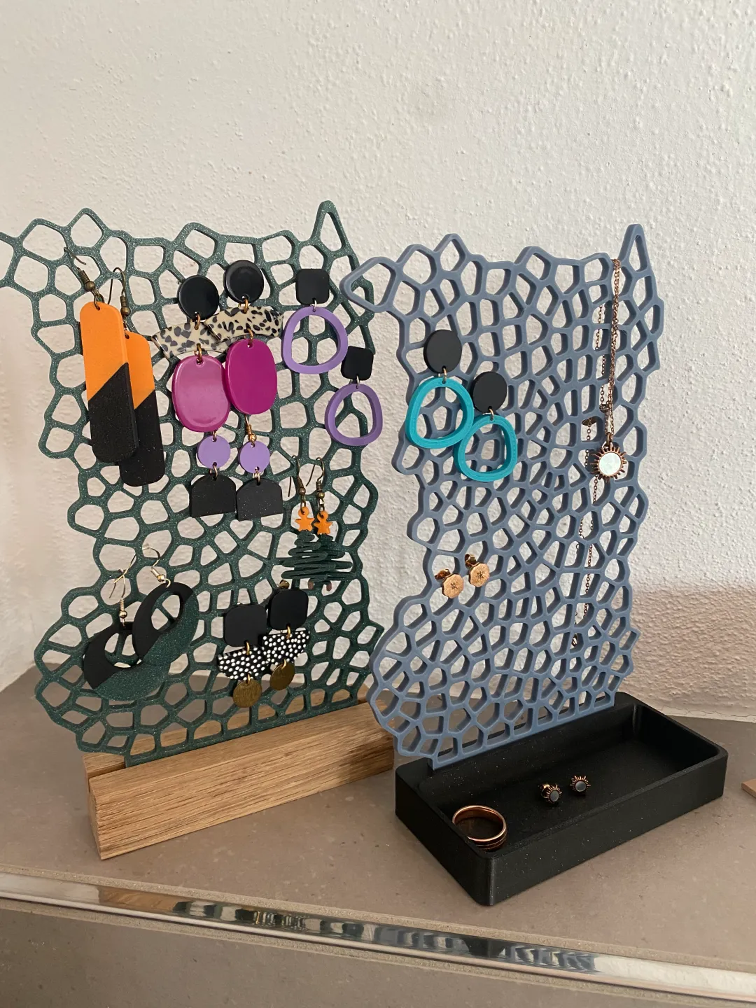 Earring Stand (Voronoi) view 2