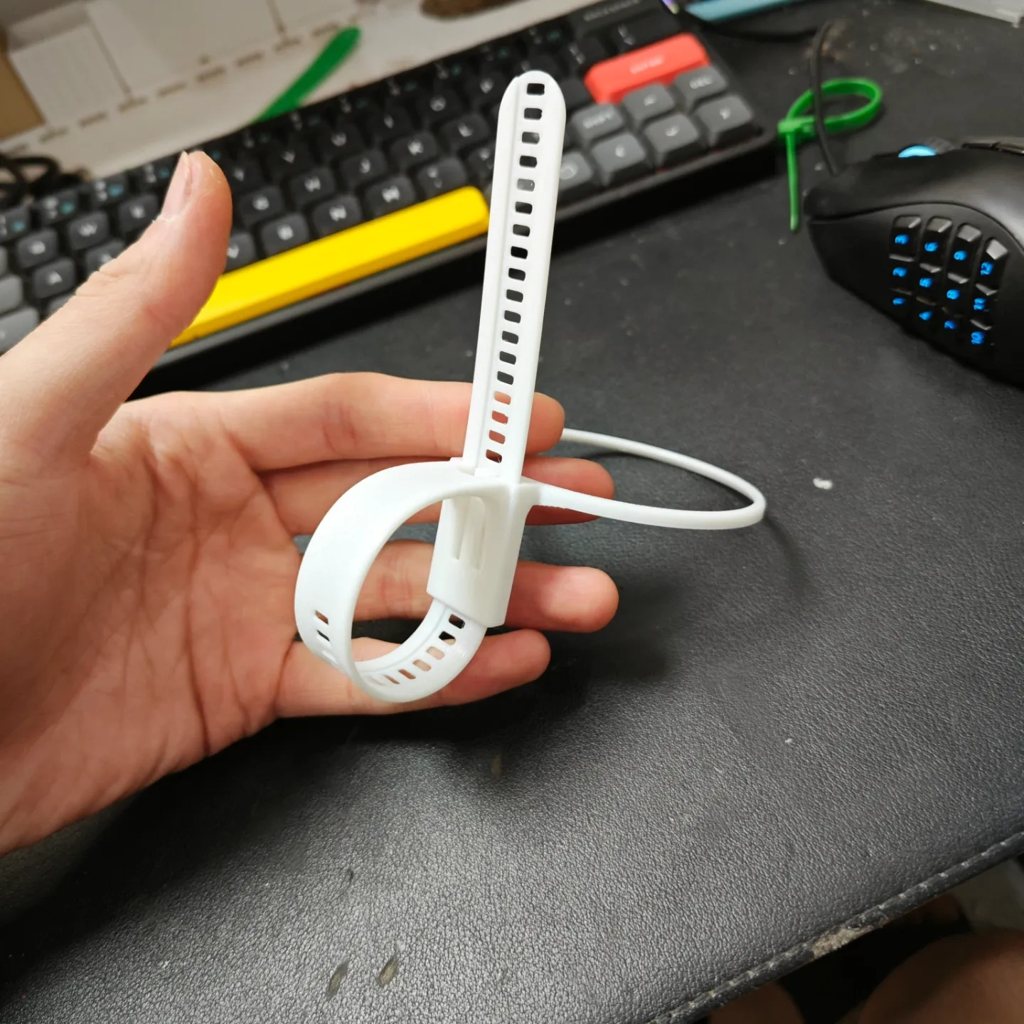 Miniatura 1 do modelo 3D 一次性纸杯烟灰缸垃圾桶夹子