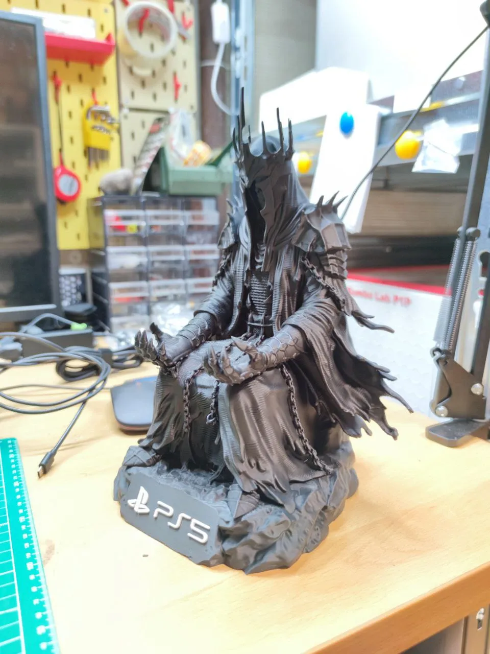 DARK LORD – PS5 Controller Throne view 4