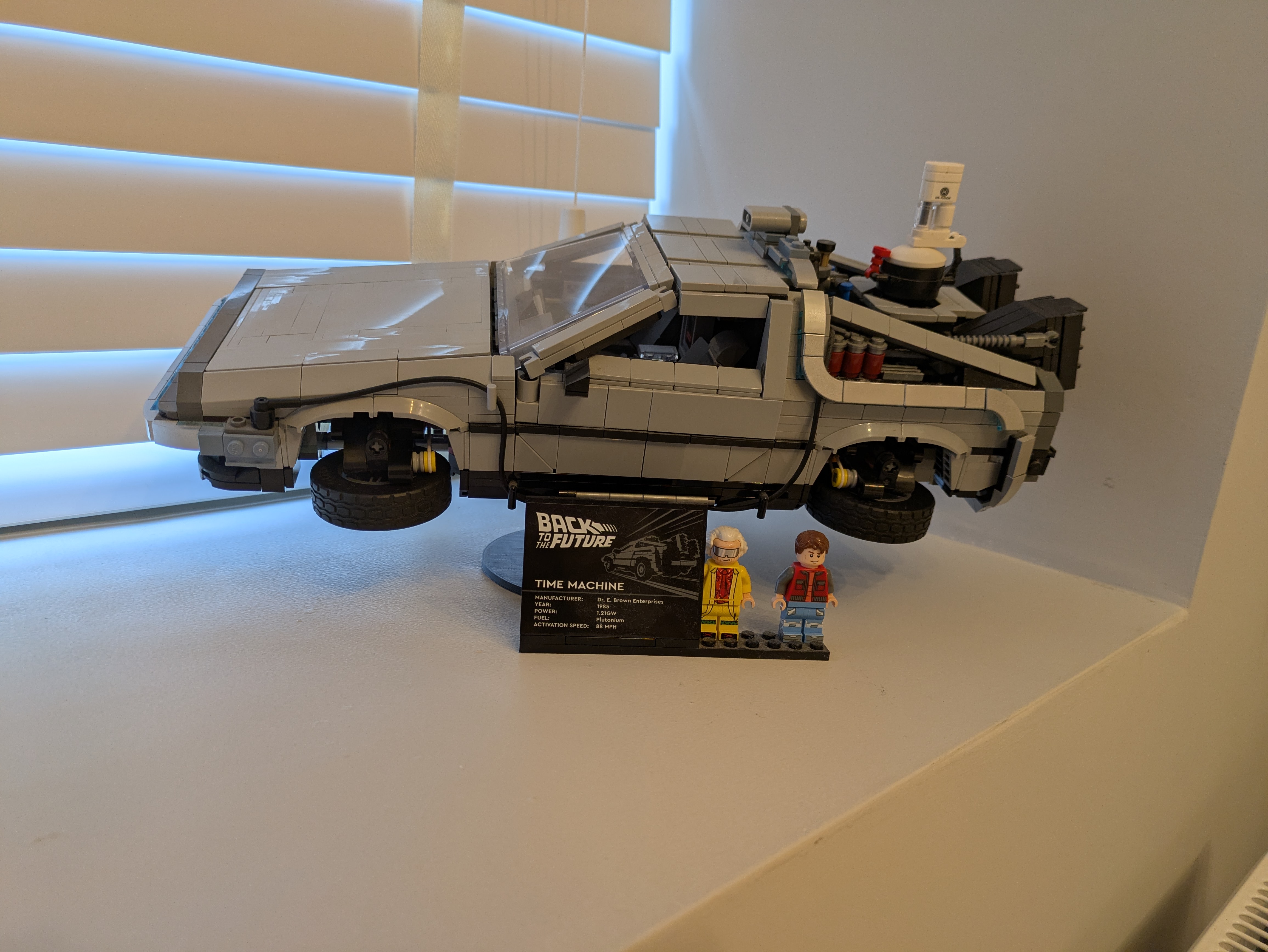 Brick Back to the Future 10300 DMC DeLorean Stand - Free 3D Print