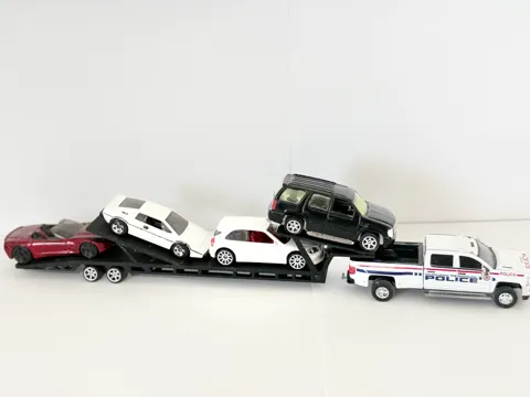 Escenografía en miniatura: 1/64 Gooseneck Trailer - 3 Car Hauler for Diecast — referencia de MakerWorld