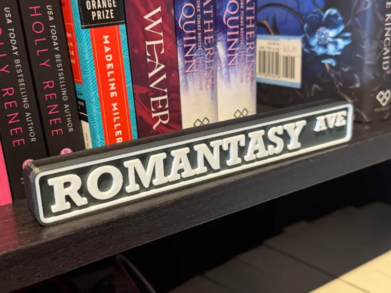 Romantasy Ave sign