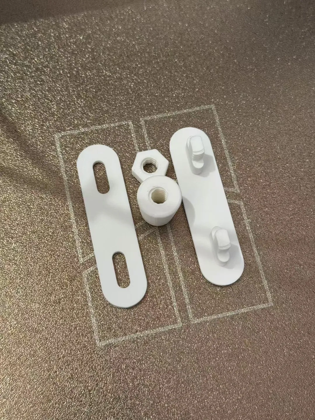 Miniatura 1 do modelo 3D 宜家洞洞板连接器