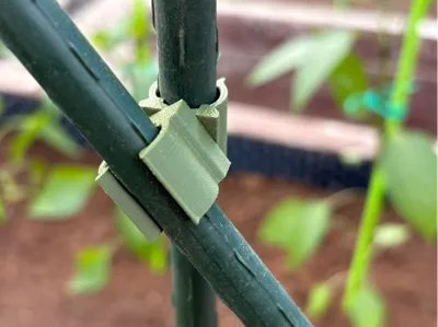 Adjustable Plant Stake Connector