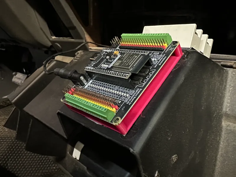 Breakout board simple flat mount ESP32 Arduino