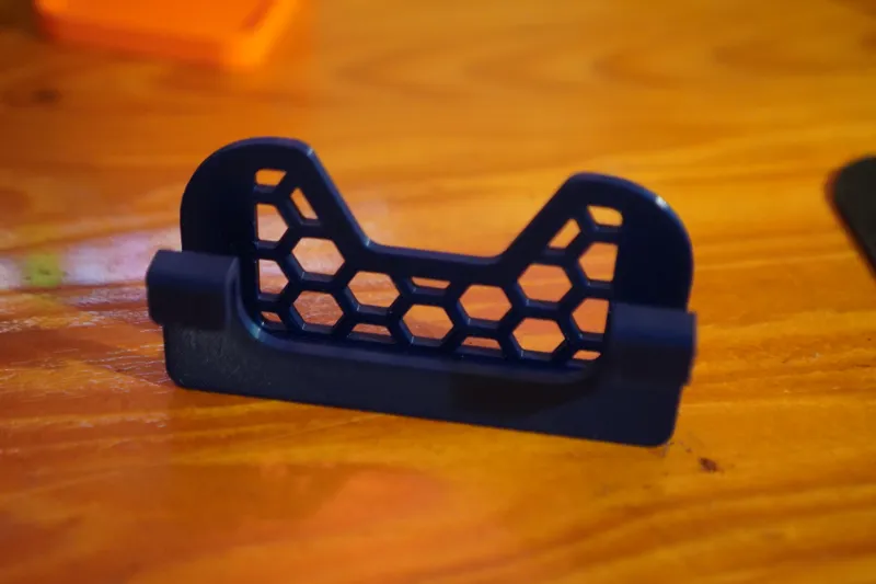 Continuity camera holder for MacBook