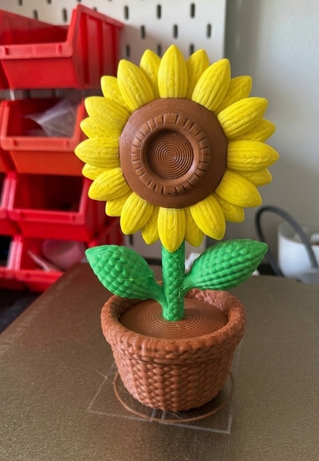 Miniatura 1 do modelo 3D Knitted Sunflower