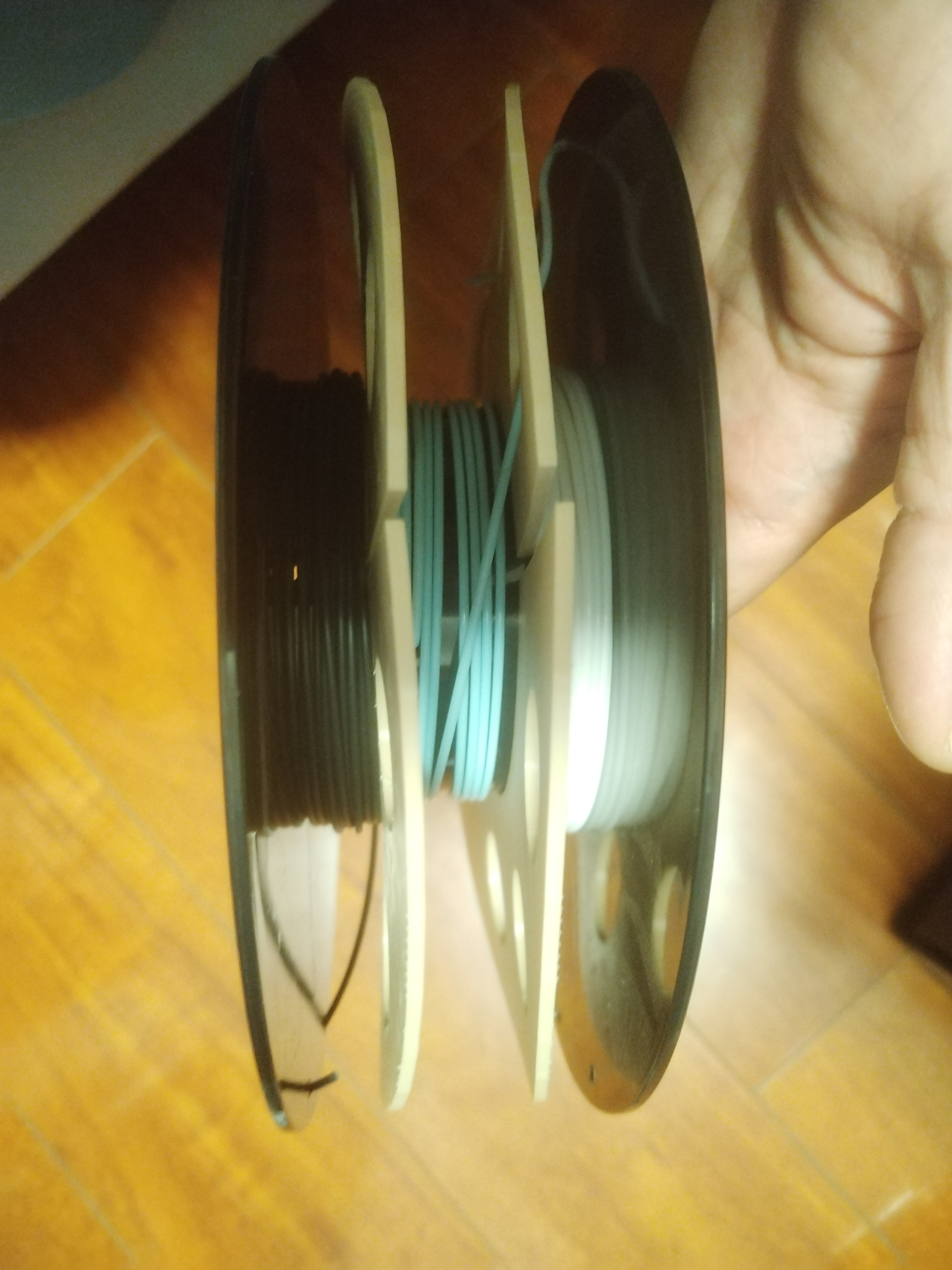 Miniatura 2 do modelo 3D 料盘尾料1变2分隔器
