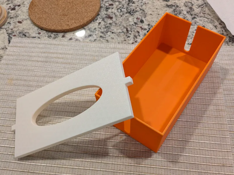 Self-adjusting Tissue Box for Loose Refills
