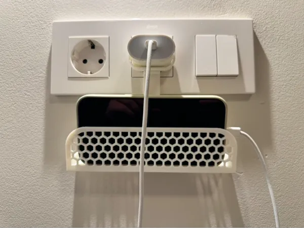 Support mural pour iPhone en charge