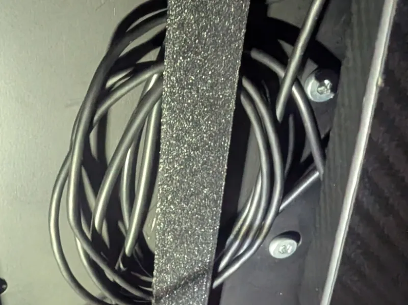 GT Omega Classic wheel stand cable tidy