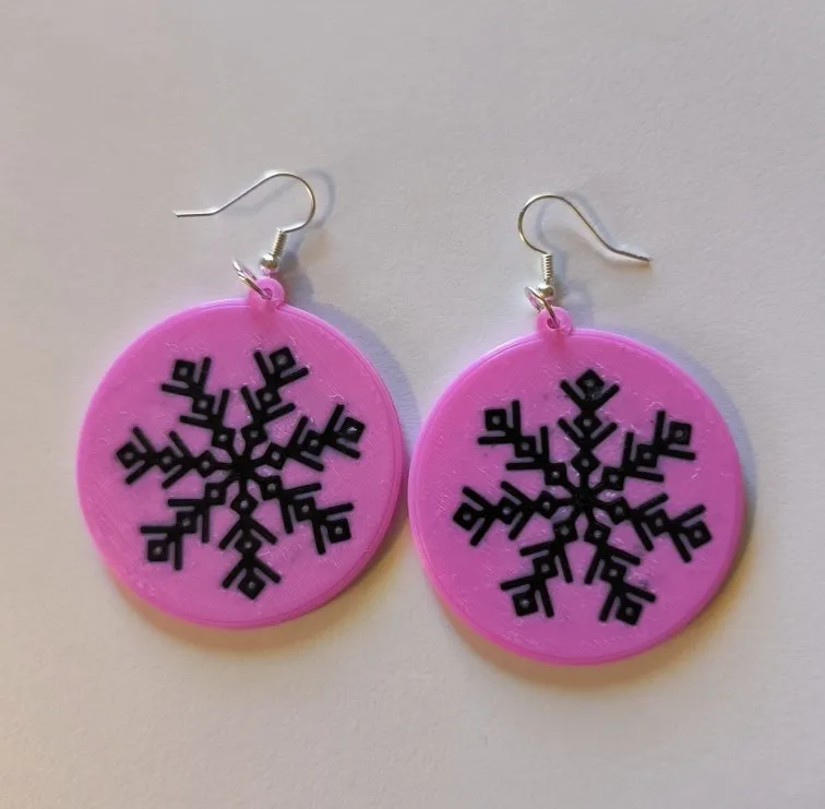 Earring with pattern view 2