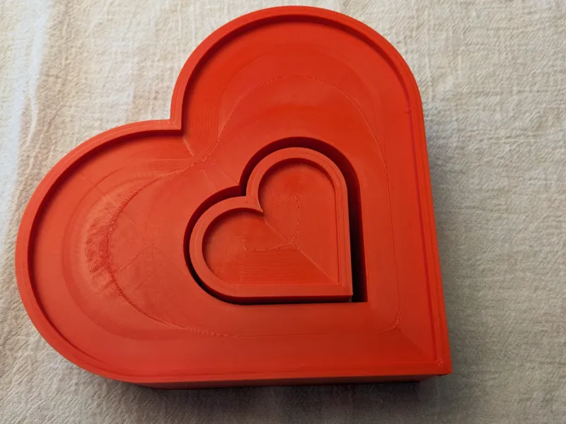 Simple Freestanding Nested Heart Decor