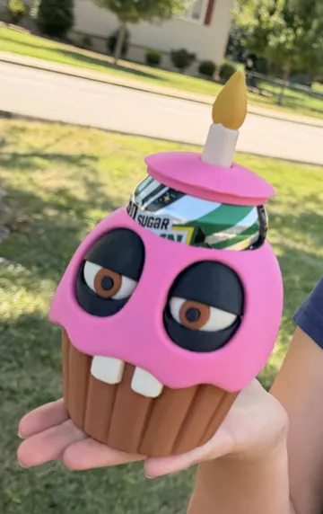 Tapa o cubierta: Five Nights at Freddy's Cupcake Can Koozie & Cap — vista de referencia 3