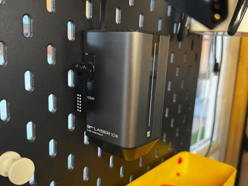 Halter für Laser und Schneidplotter Ikea Skadis