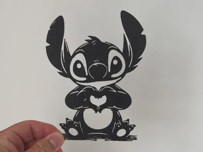 Stitch makes a heart with his hands