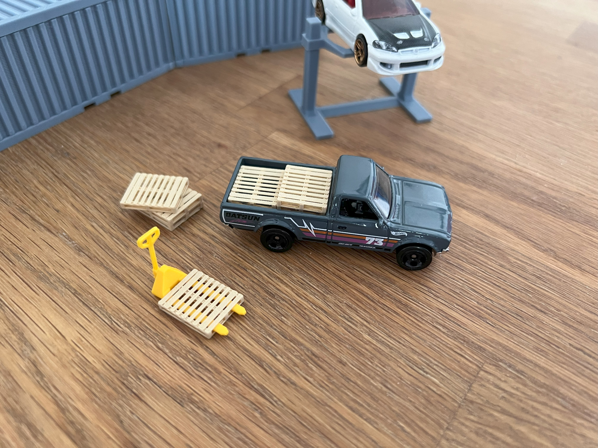 American pallett + jack 1/64 scale diorama garage