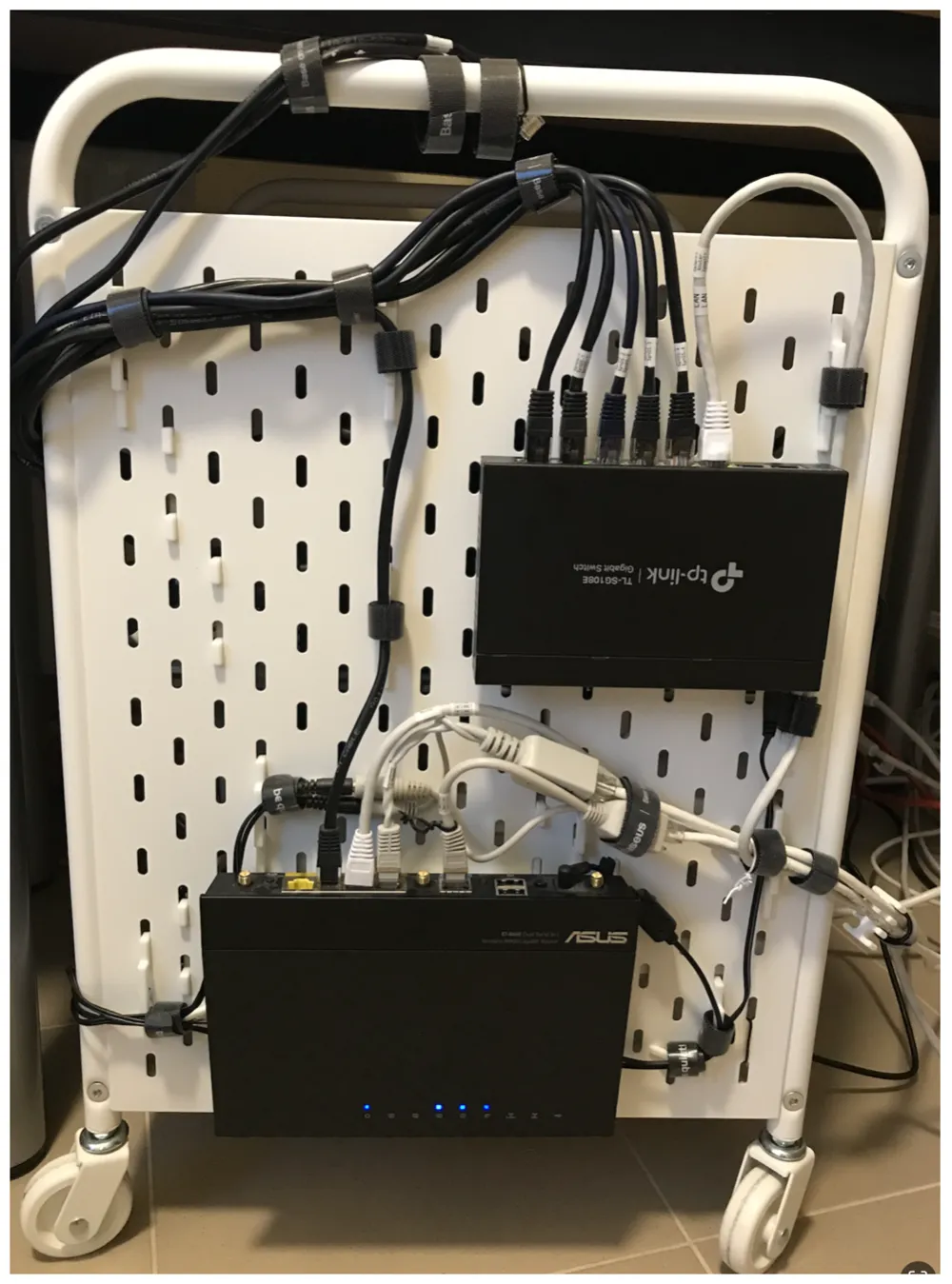Universal IKEA Skadis mount (routers, powerstrips) - Free 3D Print ...