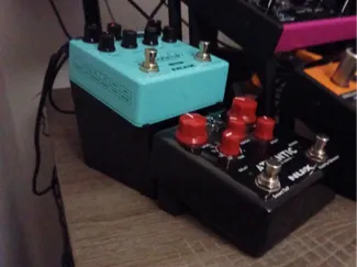 Raised Desk Stand for Guitar Pedals