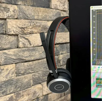 Extreme minimalistic headphone hanger