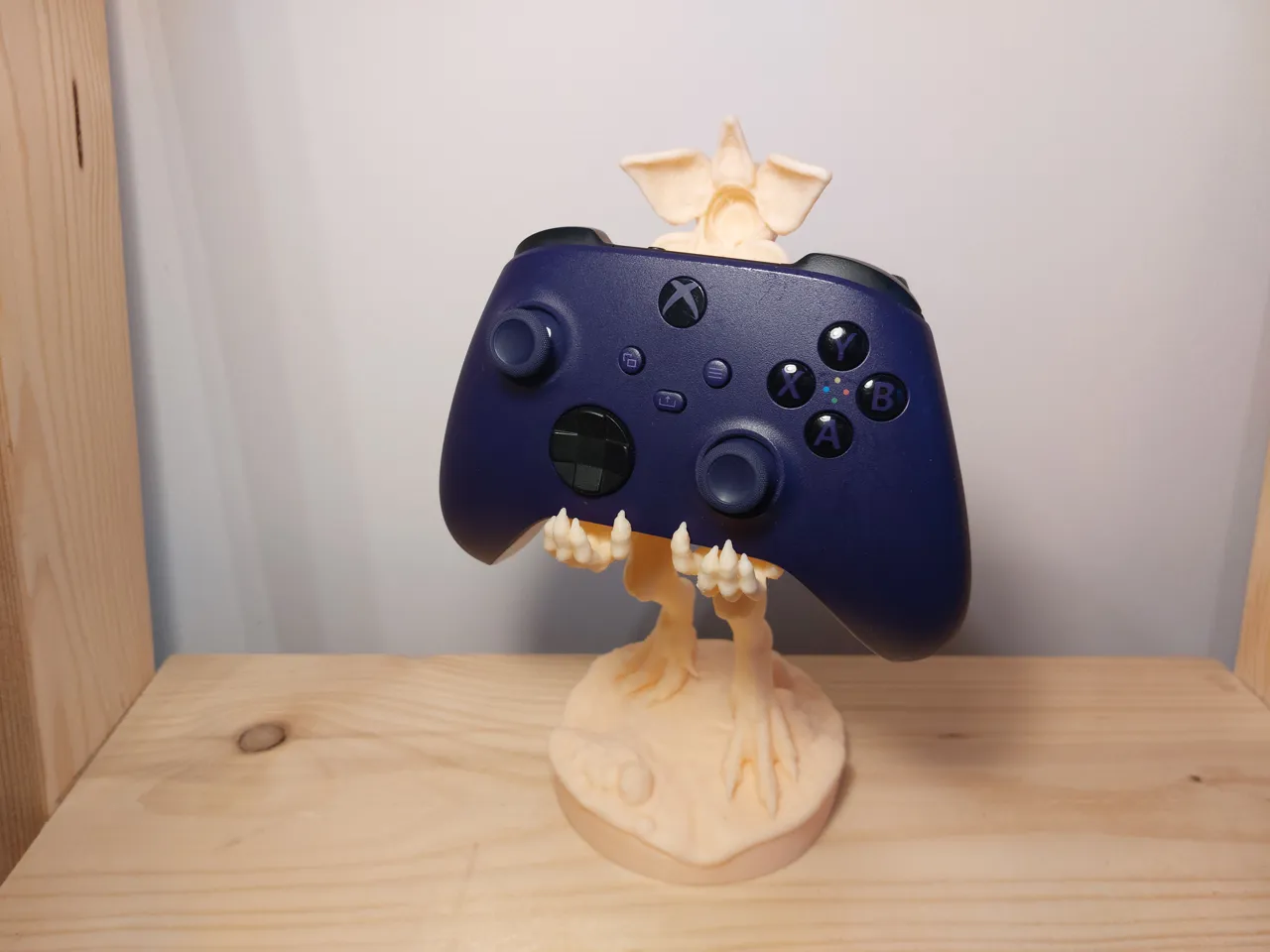Stranger Things-Demogorgon Phone&Controller Holder view 2