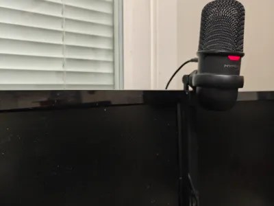 Hyperx Solocast monitor holder