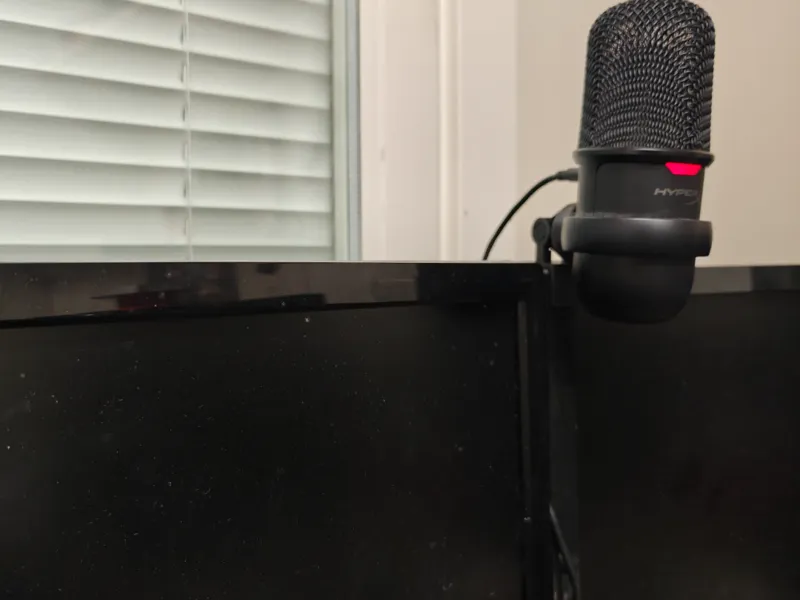 Hyperx Solocast monitor holder