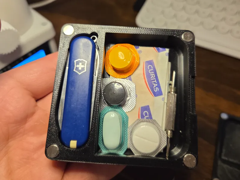 Magnetic EDC Organizer for Victorinox Classic SD