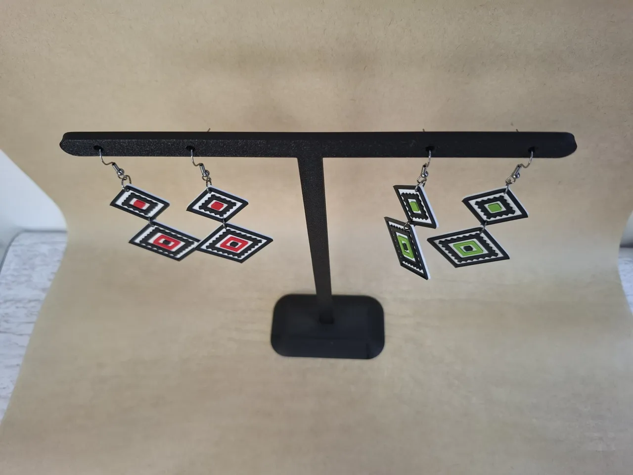 Minimalist Earring Stand – High earring holder view 2