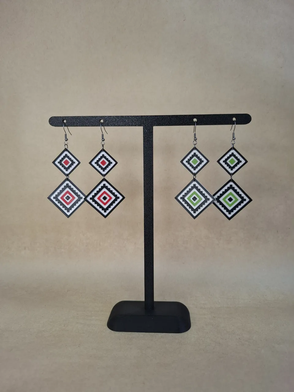 Minimalist Earring Stand – High earring holder view 4