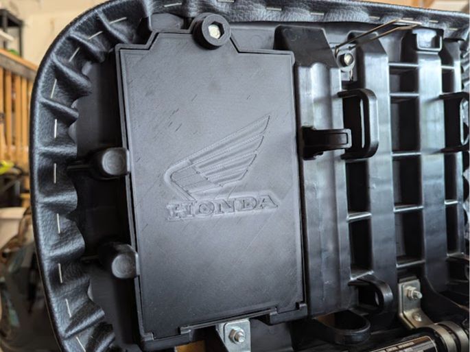 Ruckus underseat lid